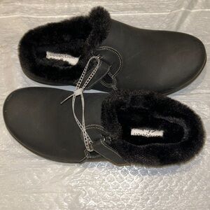 SOLD OUT SOLD Clarks Black Faux Fur Lined Slip-Ons SOLD SOLD
